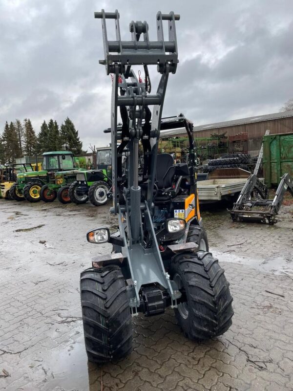 Giant 2500 XTRA HD , Hoflader , Radlader , Galabau, verfügbar – Bild 4