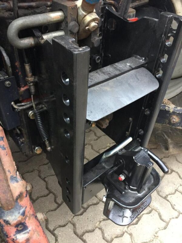 Rasterschiene mit AHK für Deutz Dx 3.50, 3.60, 3.65, 4.07, 4,17