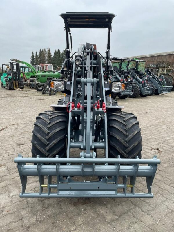 Giant 2300 HD, Hoflader, Radlader – Bild 4