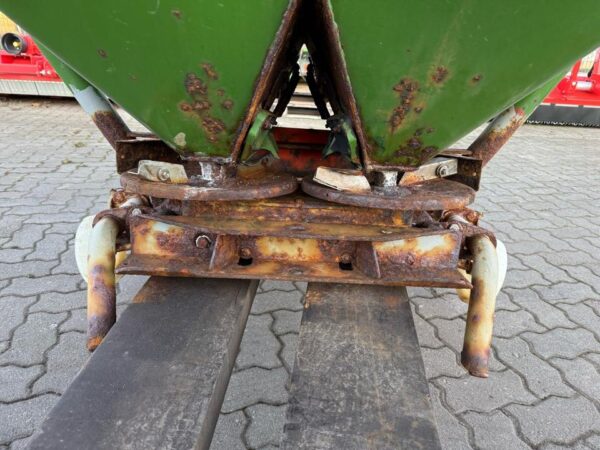 Amazone Düngestreuer ZA-F 804 + Vicon Pendelstreuer – Bild 3