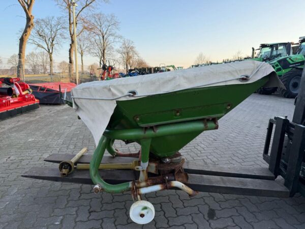 Amazone Düngestreuer ZA-F 804 + Vicon Pendelstreuer – Bild 5