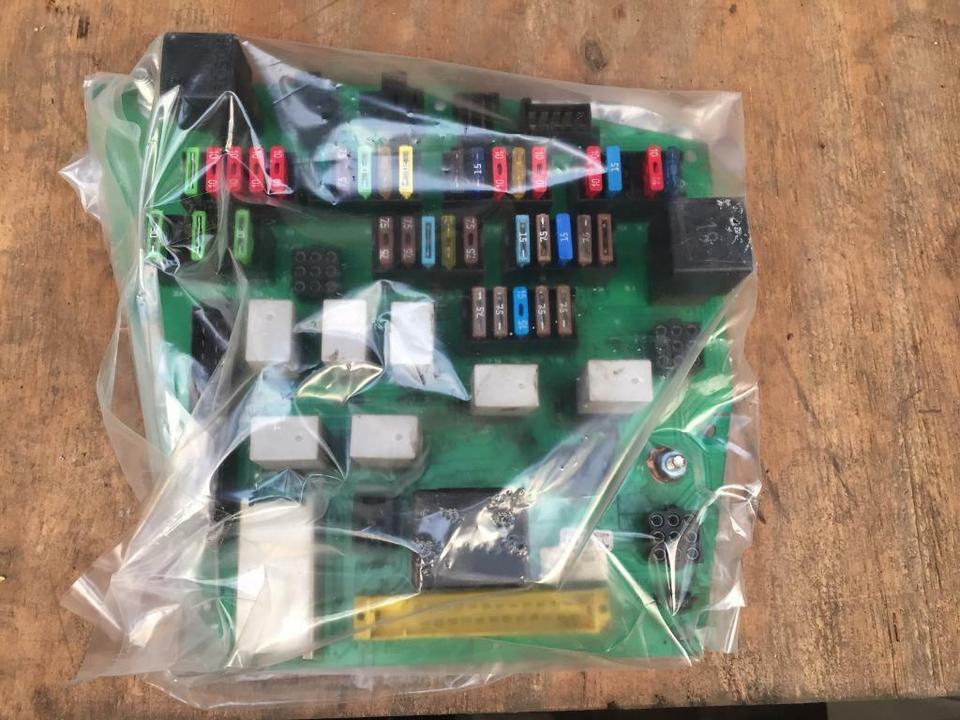 Deutz-Fahr Agrotron Zentralelektrik, Sicherungshalter, etc. – Bild 2